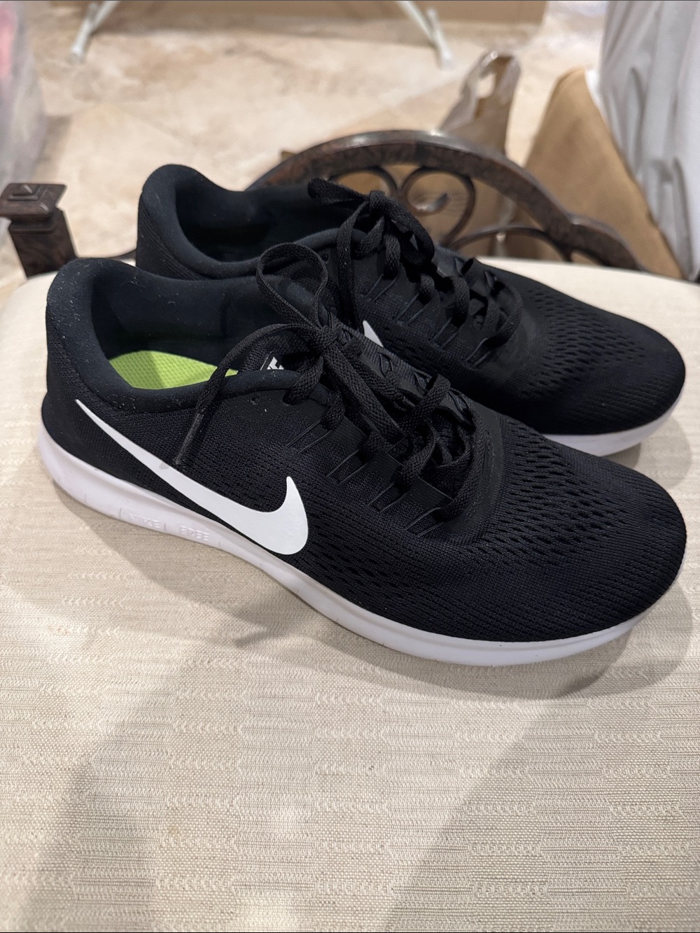 Nike Men's Black Athletic Sneakers with White Swoosh